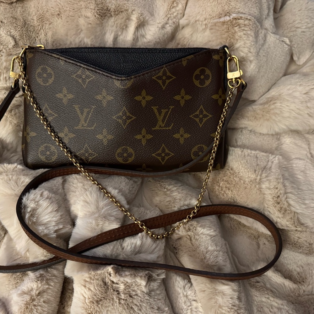 Louis Vuitton Brown Crossbody Bag with Iconic Monogram and Adjustable Strap